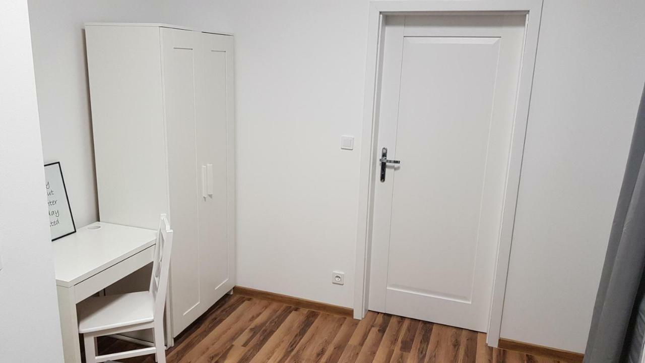 Nr 15 - 2 Z Prywatnymi Lazienkami Centrum Apartment Poznan